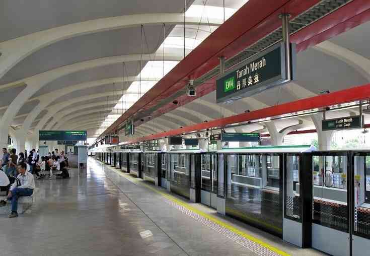 Di chuyển bằng tàu điện ngầm để tiết kiệm chi phí khi đi XKLĐ tại Nhật Bản